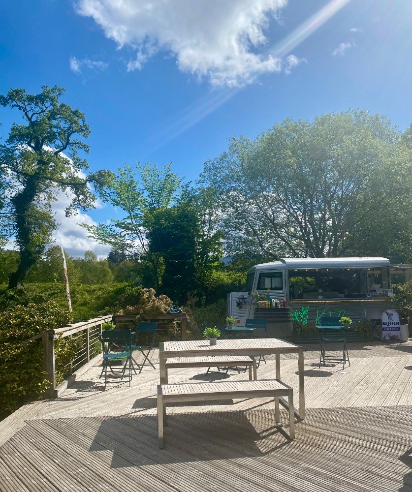 Woodland grounds and food truck at Woodlands Glencoe