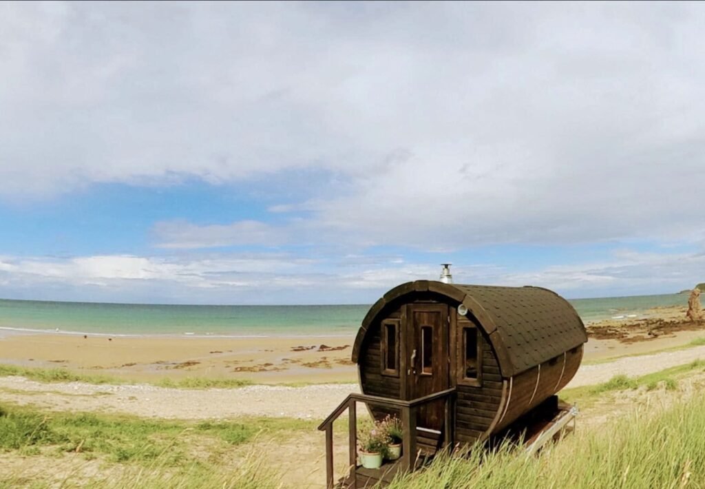 Sauna at the Kings Cullen exterior with steps down to the beach